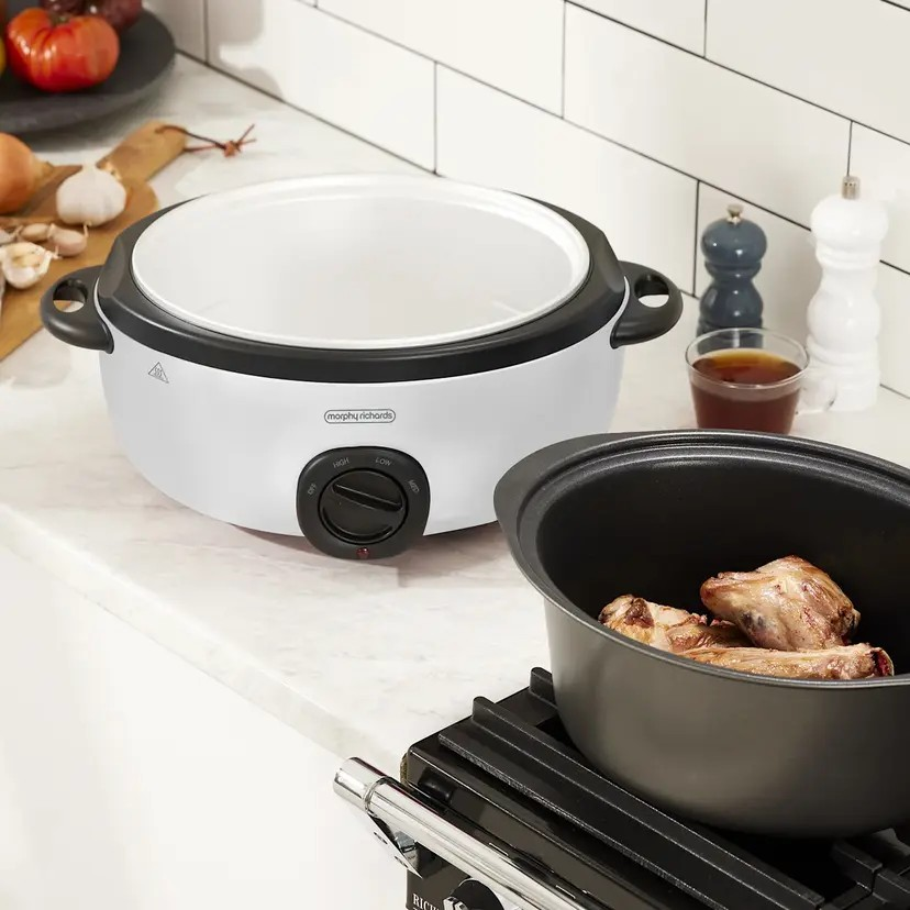 Morphy Richards Sear & Stew Slow Cooker 6.5L Vivid White