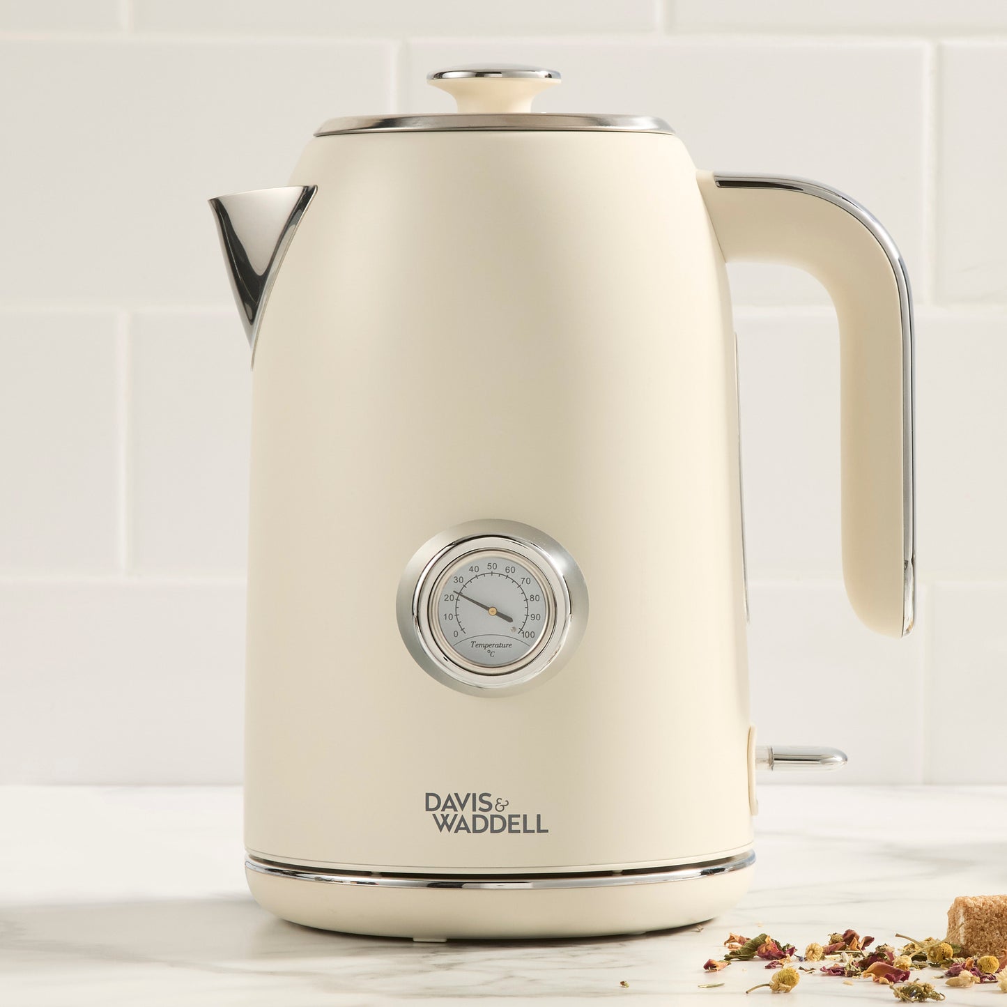 Davis & Waddell Newbury Vintage Electric Kettle | 1.7L Cream | Classic Look Kettle | One touch Switch
