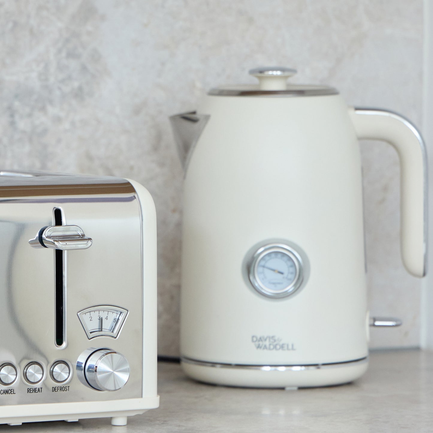 Davis & Waddell Newbury Vintage Electric Kettle | 1.7L Cream | Classic Look Kettle | One touch Switch