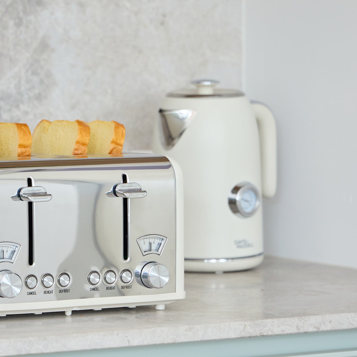 Davis & Waddell Newbury Vintage Electric Kettle | 1.7L Cream | Classic Look Kettle | One touch Switch