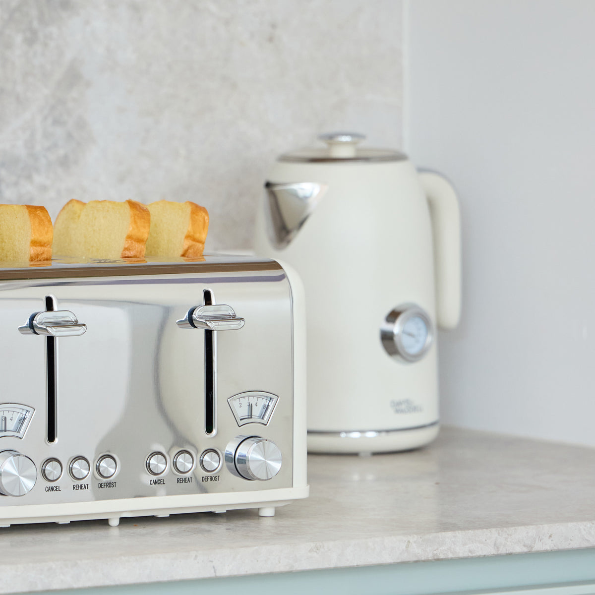 Davis & Waddell Newbury Vintage Electric Kettle | 1.7L Cream | Classic Look Kettle | One touch Switch