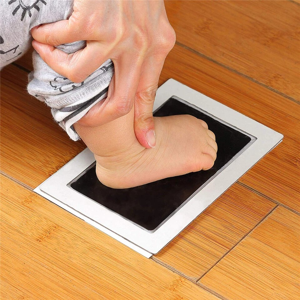Newborn Baby Pet Wipe Safe Inkless Hand Foot Print Keepsake Kit Christmas Gift - Random Colour